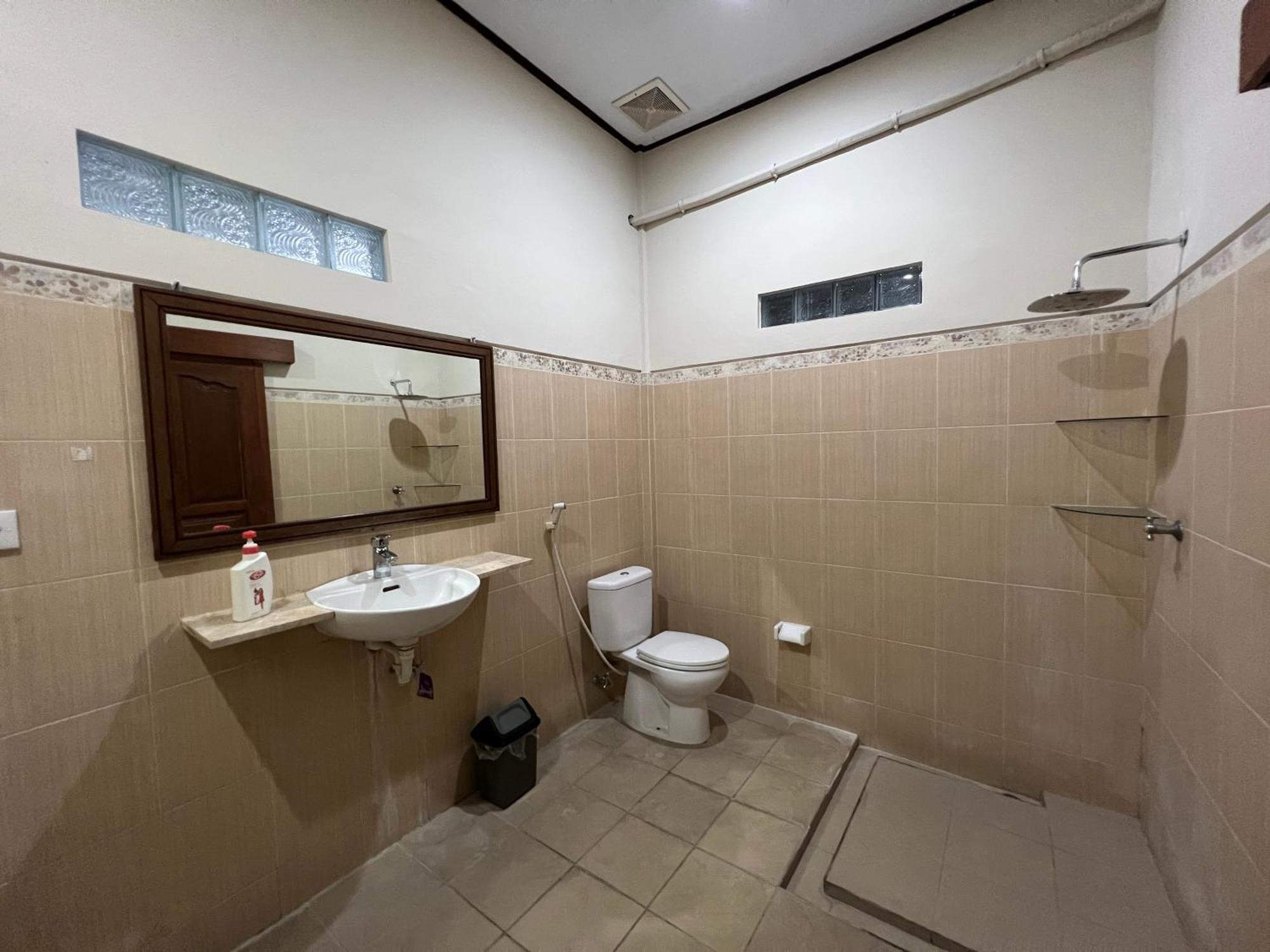 Nari Homestay Canggu Buitenkant foto