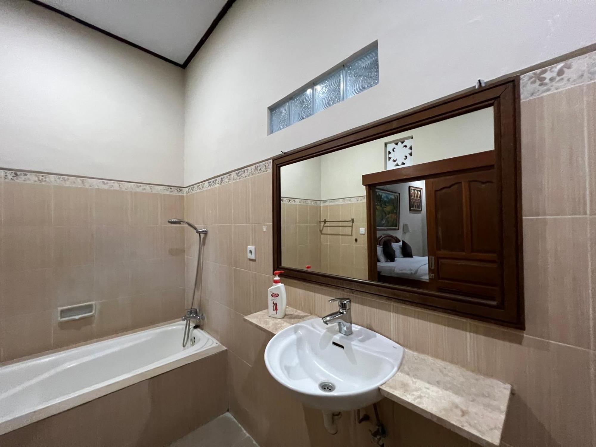Nari Homestay Canggu Buitenkant foto
